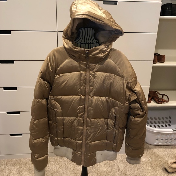 49ers fans….  GOLD The North Face puffer jacket. PLUS FREE SHIPPING - Picture 1 of 5